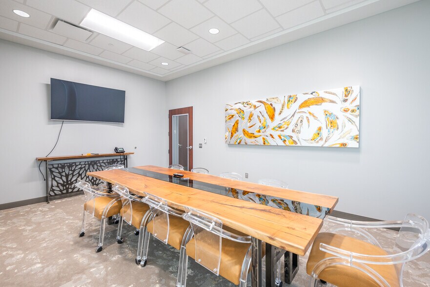 More Photos Of 225 Tomlinson Dr, Starkville Office For Sale