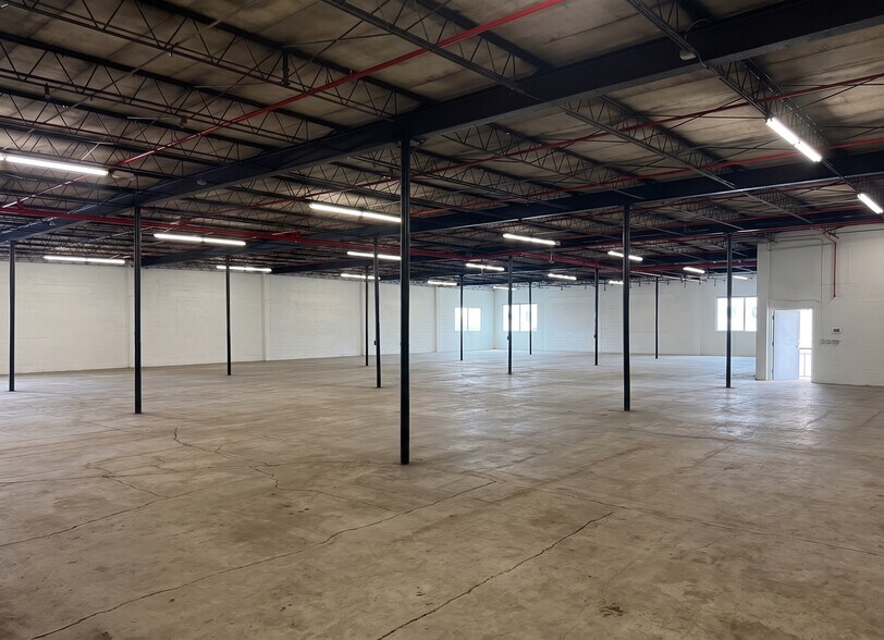 More Photos Of 6220 NW 37th Ave, Miami Warehouse For Lease