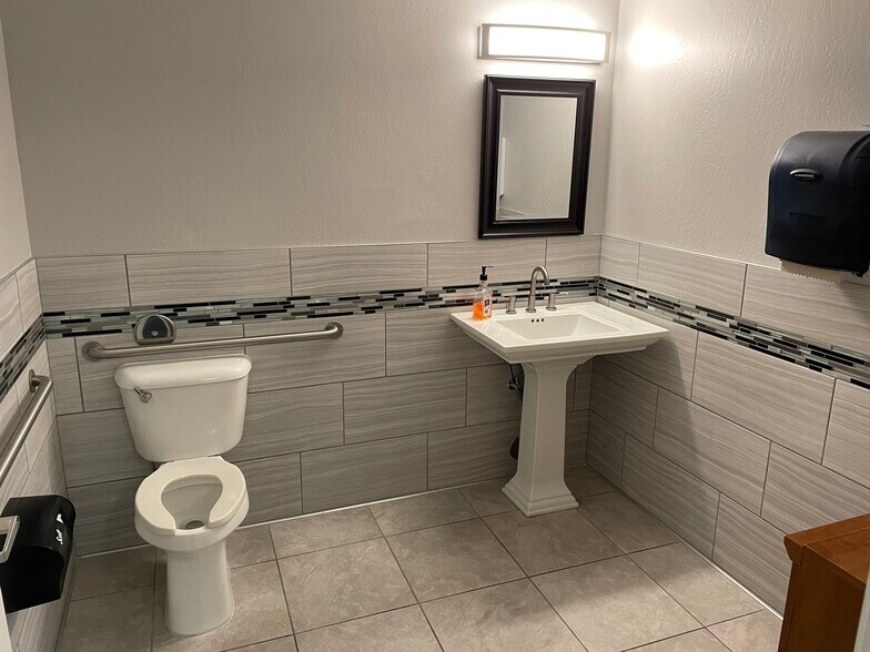 More Photos Of 1929 W Lone Cactus Dr, Phoenix Light Distribution For Sale