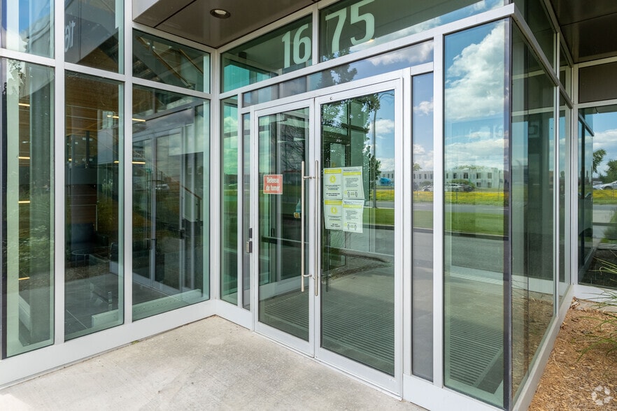More Photos Of 1675 Hwy Trans-Canada, Dorval Office Residential For Lease