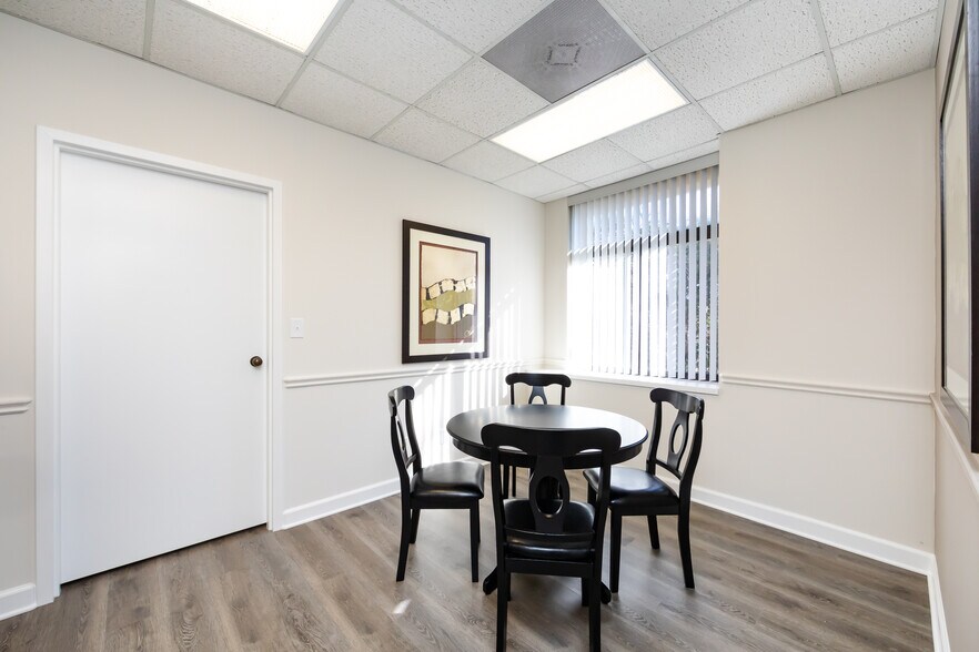 More Photos Of 10801 Johnston Rd, Charlotte Office For Lease