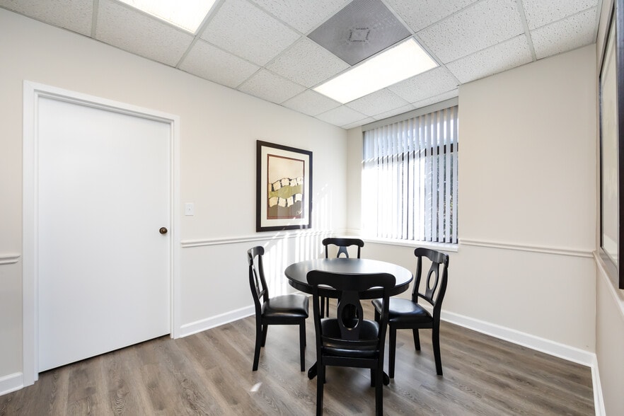 More Photos Of 10801 Johnston Rd, Charlotte Office For Lease