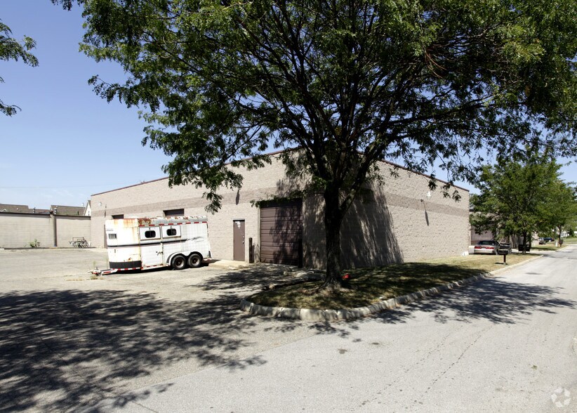 More Photos Of 195 W Olentangy St, Powell Warehouse For Lease