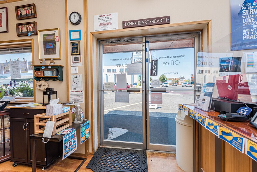 More Photos Of 213 E Washington St, Sequim Storefront Retail Office For Sale