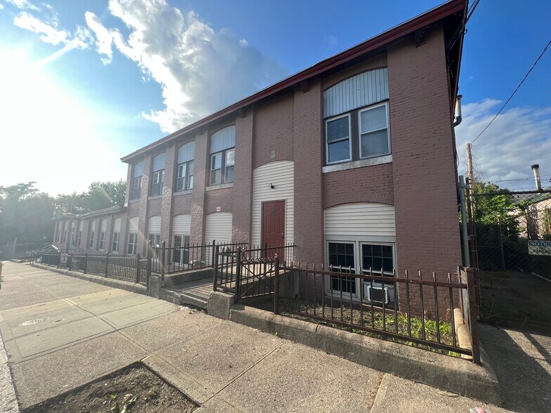More Photos Of 27-31 Privet St, Pawtucket Manufacturing For Sale