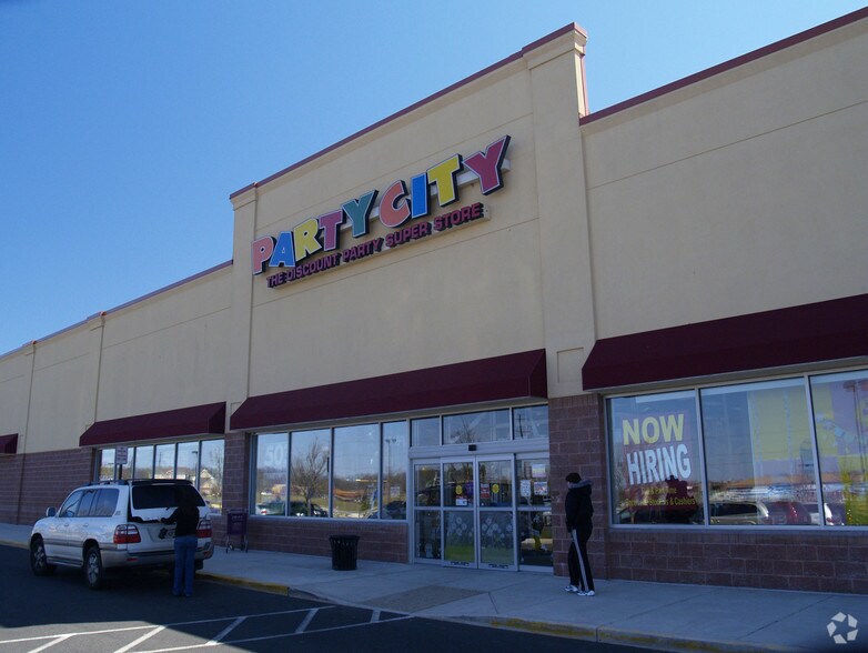 More Photos Of 14401-14423 Chantilly Crossing Ln, Chantilly General Retail For Lease