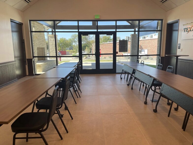 More Photos Of 2220 Sam Rayburn Hwy, Melissa Medical For Lease