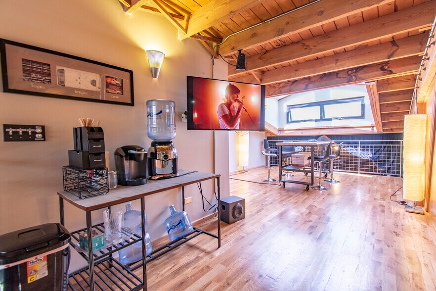 More Photos Of 1703 Darrow St, Evanston Office Residential For Sale