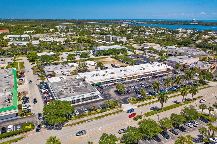 More Photos Of 474 21st St, Vero Beach General Retail For Sale