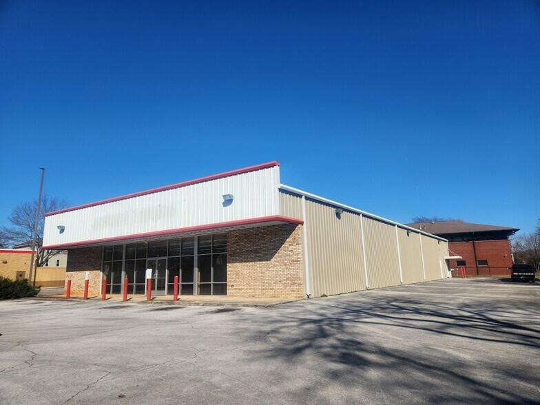 More Photos Of 3321 Triana Blvd SW, Huntsville Freestanding For Lease