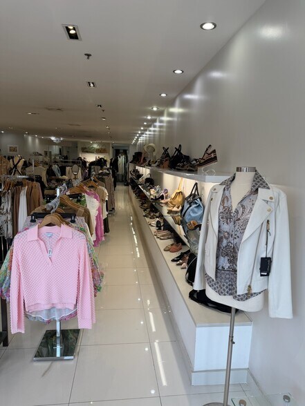 More Photos Of 63 Middle Neck Rd, Great Neck Storefront Retail Office For Lease