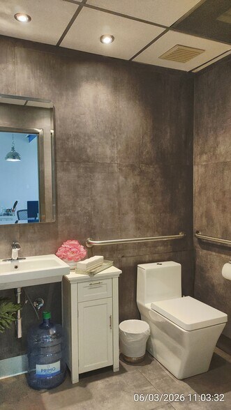 More Photos Of 2853 Executive Park Dr, Weston Medical For Lease