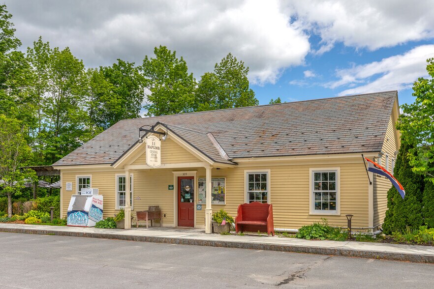 More Photos Of 305 Main St, Peru Restaurant For Sale
