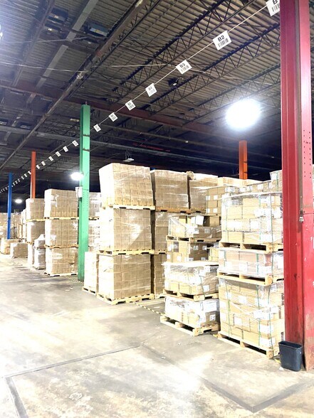 More Photos Of 9511 W Depot St, Yorktown Warehouse For Lease