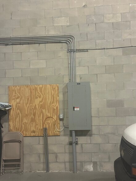 More Photos Of 4428-4450 Eagle Falls Pl, Tampa Warehouse For Lease