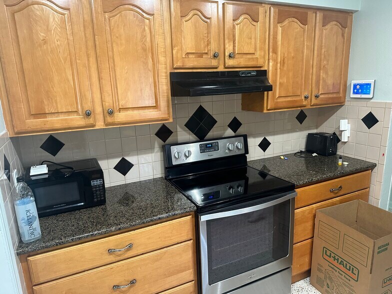 More Photos Of 3111 26th St W, Bradenton Flex For Sale