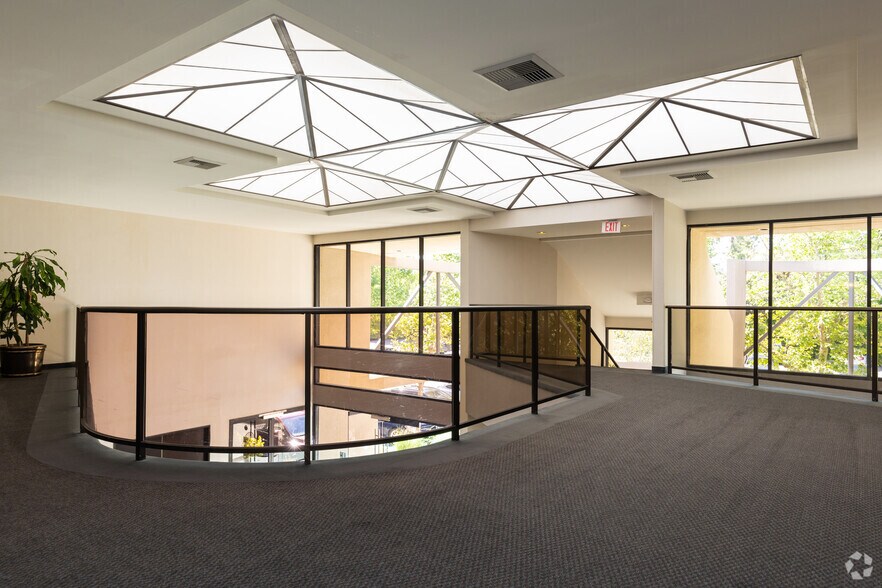More Photos Of 5743 Corsa Ave, Westlake Village Office For Lease
