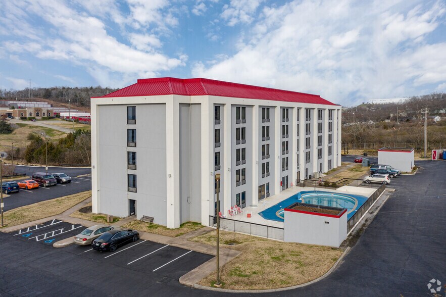 More Photos Of 2407 Brick Church Pike, Nashville Hotel For Sale