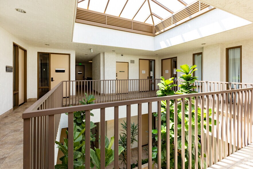 More Photos Of 2277 Townsgate Rd, Westlake Village Office For Lease