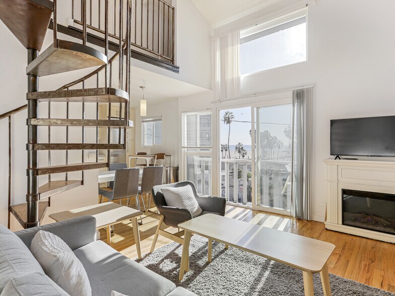 More Photos Of 14 Ozone Ave, Venice Apartments For Sale