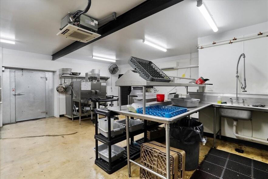 More Photos Of 985 Baltimore Pike, Gettysburg Storefront For Sale