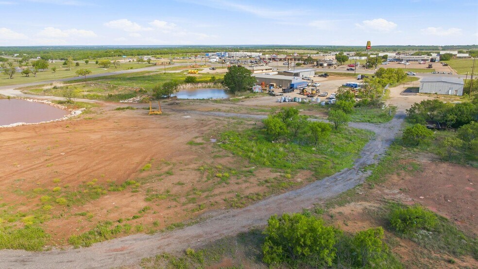More Photos Of 3429 W Walker St, Breckenridge Warehouse For Sale