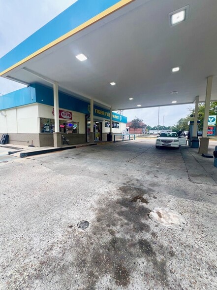 More Photos Of 4454 Highland Rd, Baton Rouge Service Station For Sale