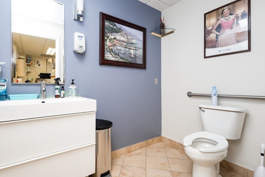 More Photos Of 4400 MacArthur Blvd NW, Washington Office For Sale