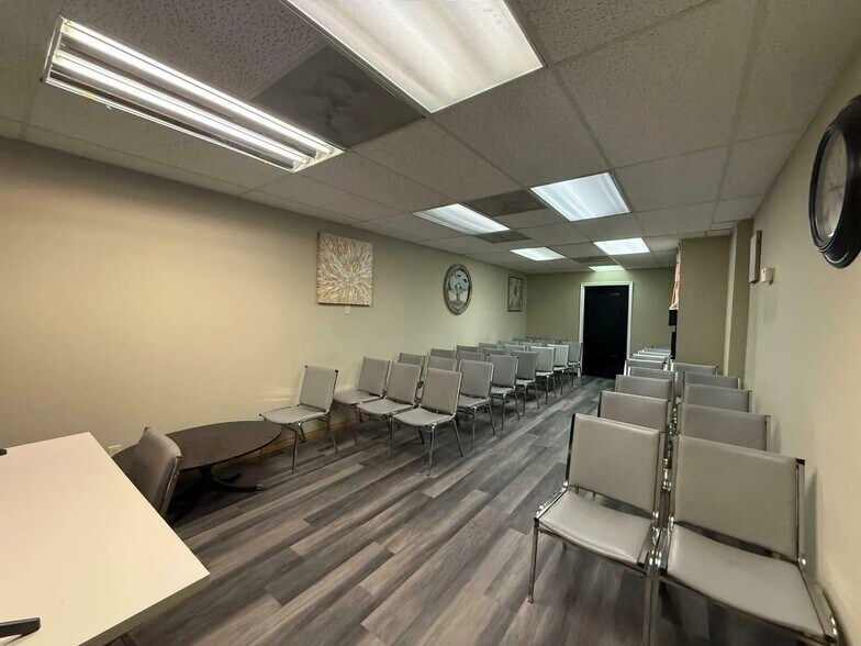 More Photos Of 8330-8350 Meadow Rd, Dallas Office For Sale