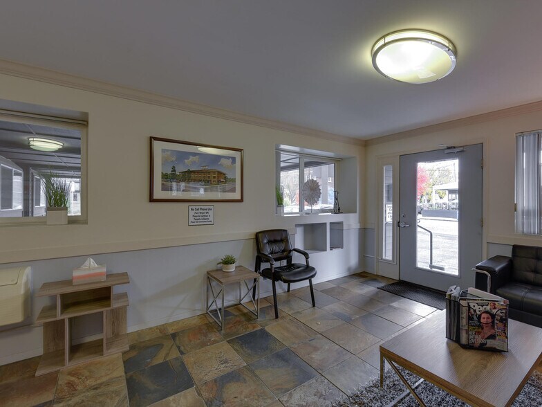 More Photos Of 3939 NE Hancock St, Portland Office For Sale