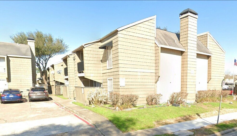 More Photos Of 7900 Creekbend Dr, Houston Apartments For Sale