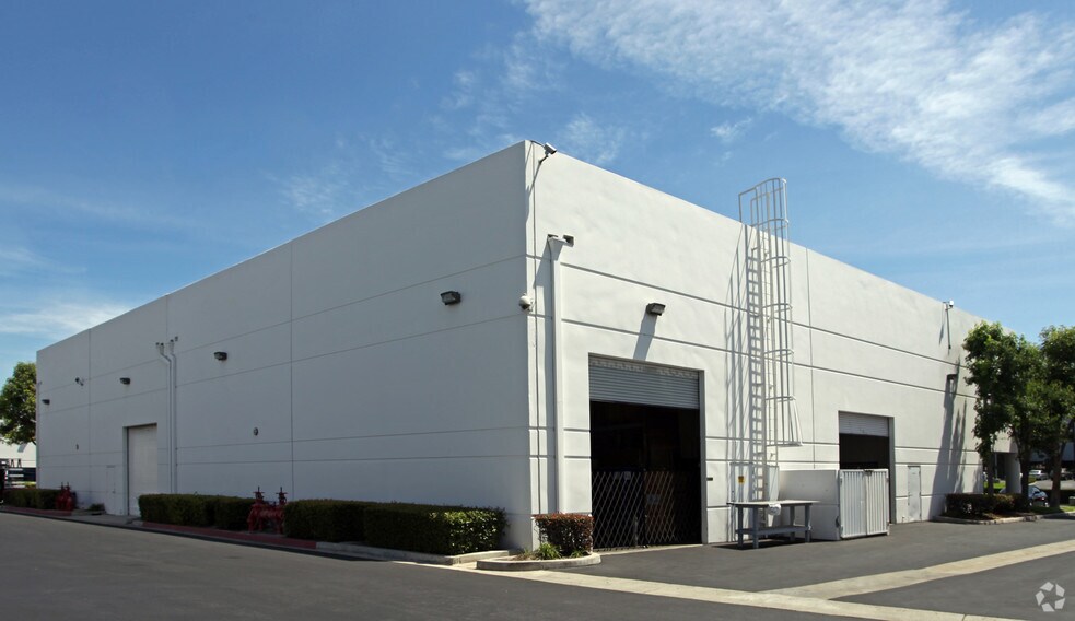 More Photos Of 1275 S Lewis St, Anaheim Light Manufacturing For Lease