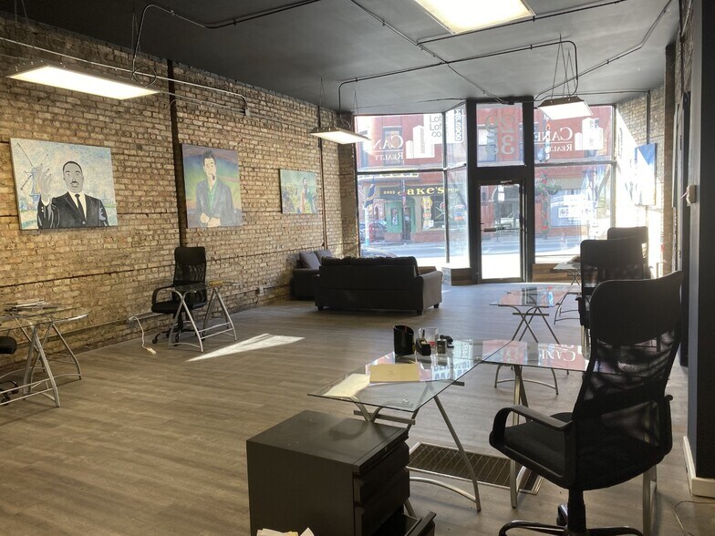 More Photos Of 2935-2937 N Clark St, Chicago Apartments For Lease