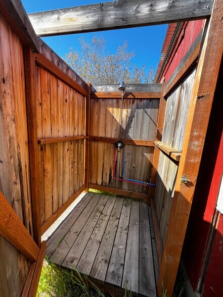 More Photos Of 99 3rd St, Maupin Restaurant For Sale