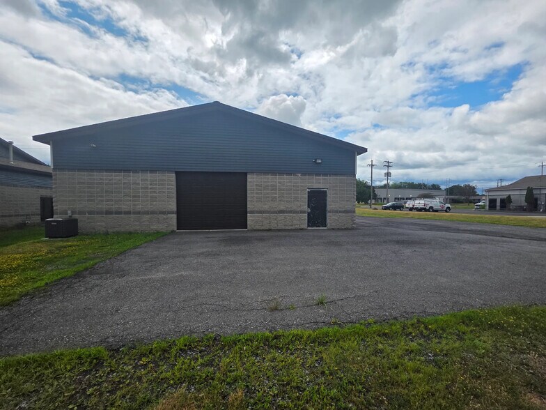 More Photos Of 3 Dwight Park Dr, Syracuse Office For Lease