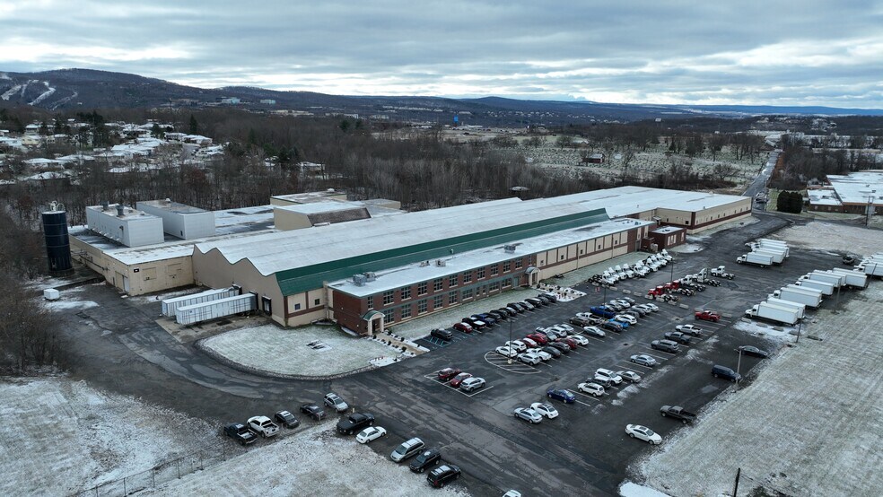 More Photos Of 600 Sanders St, Scranton Warehouse For Lease