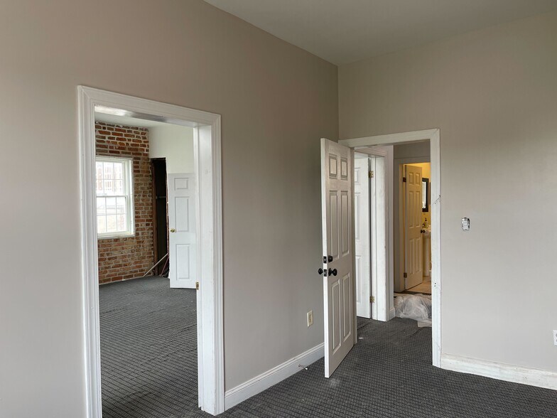 More Photos Of 406 5th St NW, Washington Office For Lease