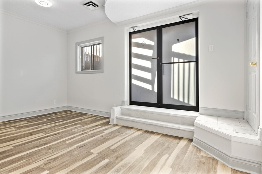 More Photos Of 455 Somerset St W, Ottawa Apartments For Sale