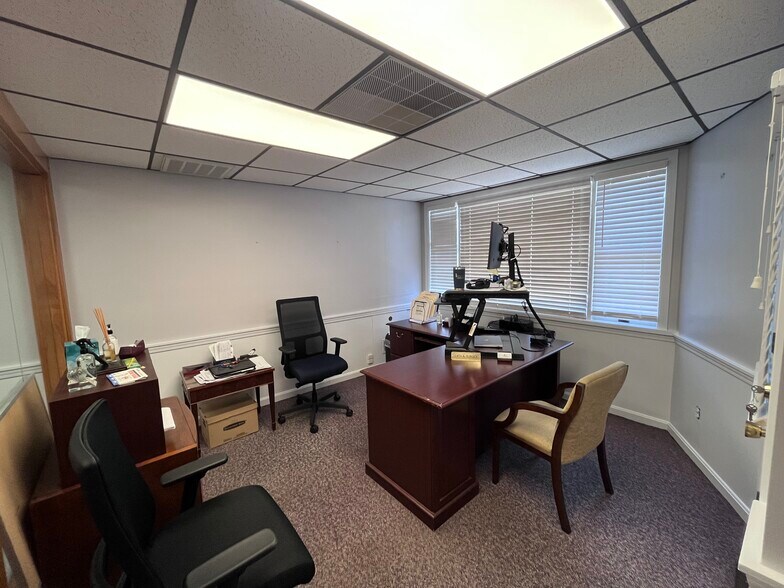 More Photos Of 34 Market St, Amesbury Freestanding For Lease