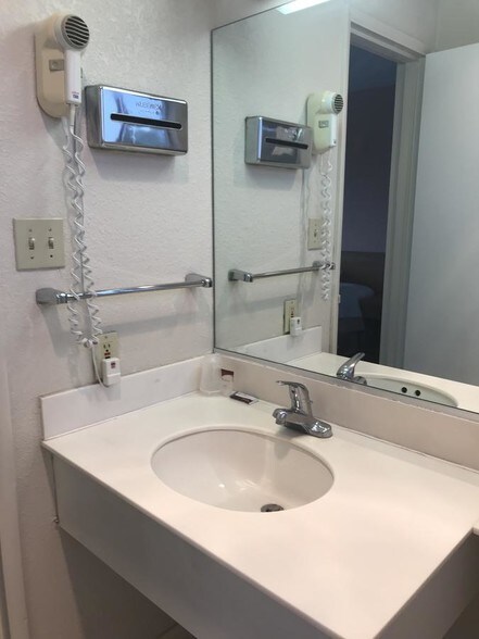 More Photos Of 1214 E Route 66 Blvd, Tucumcari Hotel For Sale