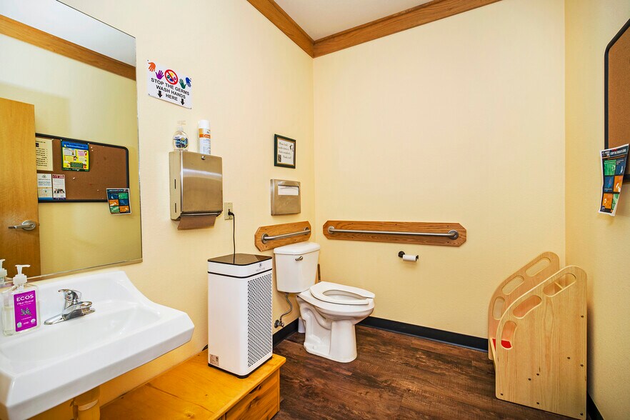 More Photos Of 137 McGhee Rd, Sandpoint Storefront Retail Office For Sale