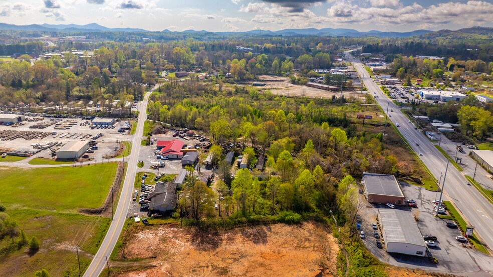 More Photos Of 1611 Old Spartanburg rd, Hendersonville Flex For Sale