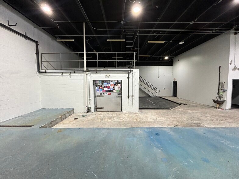 More Photos Of 120 NW 24th St, Miami Warehouse For Lease