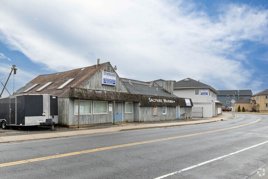 More Photos Of 76 Front St, East Rockaway Marina For Sale
