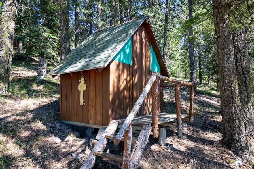 More Photos Of 82 Meadows Loop, Lyle Specialty For Sale