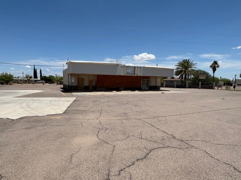 Primary Photo Of 612 W Frontier St, Eloy Convenience Store For Lease