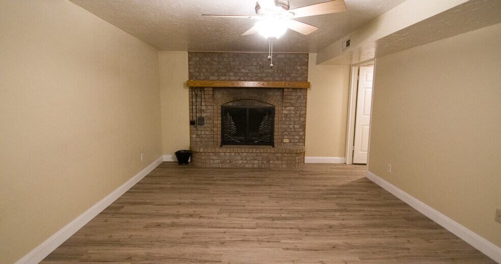 More Photos Of 397 N Wendy St, Torrey Specialty For Sale