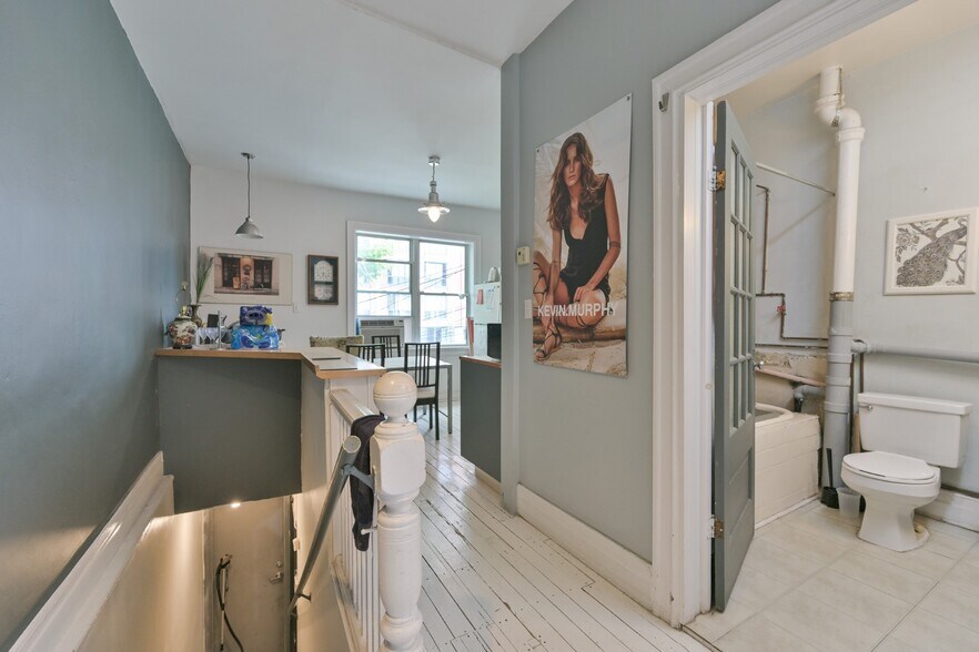 More Photos Of 863 Queen St W, Toronto Storefront Retail Office For Sale