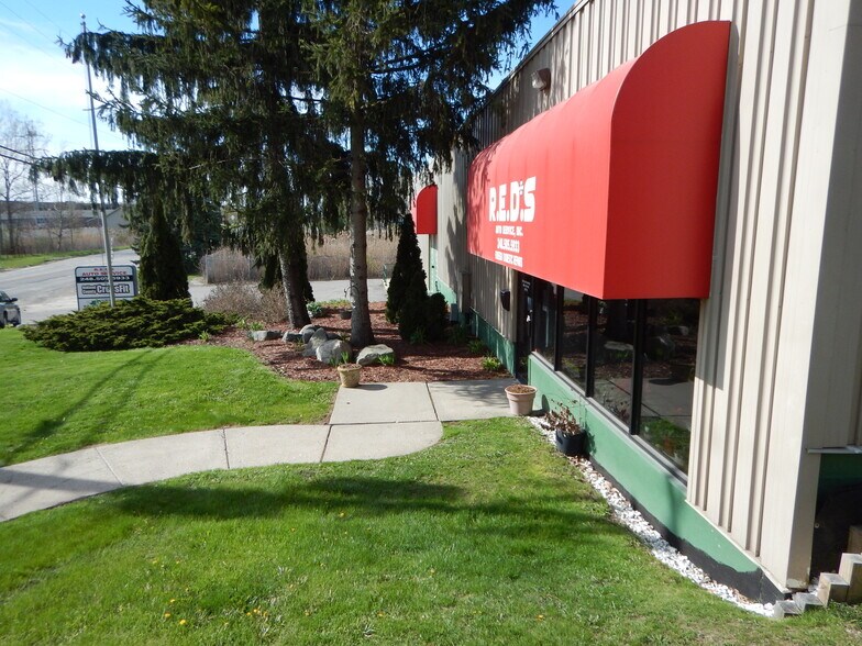More Photos Of 4800 Joslyn Rd, Lake Orion Light Manufacturing For Sale