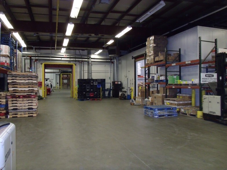 More Photos Of 784 Hercules Dr, Colchester Distribution For Lease